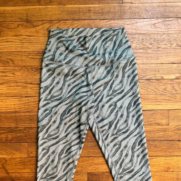 EVCR Zebra Striped leggings - Picture 2 of 4